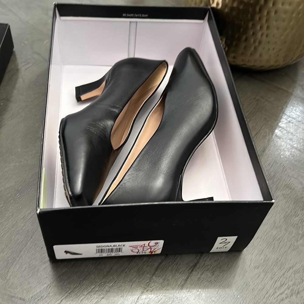 NATURALIZER SEDONA LEATHER SQUARE TOE PUMPS - Picture 2 of 10